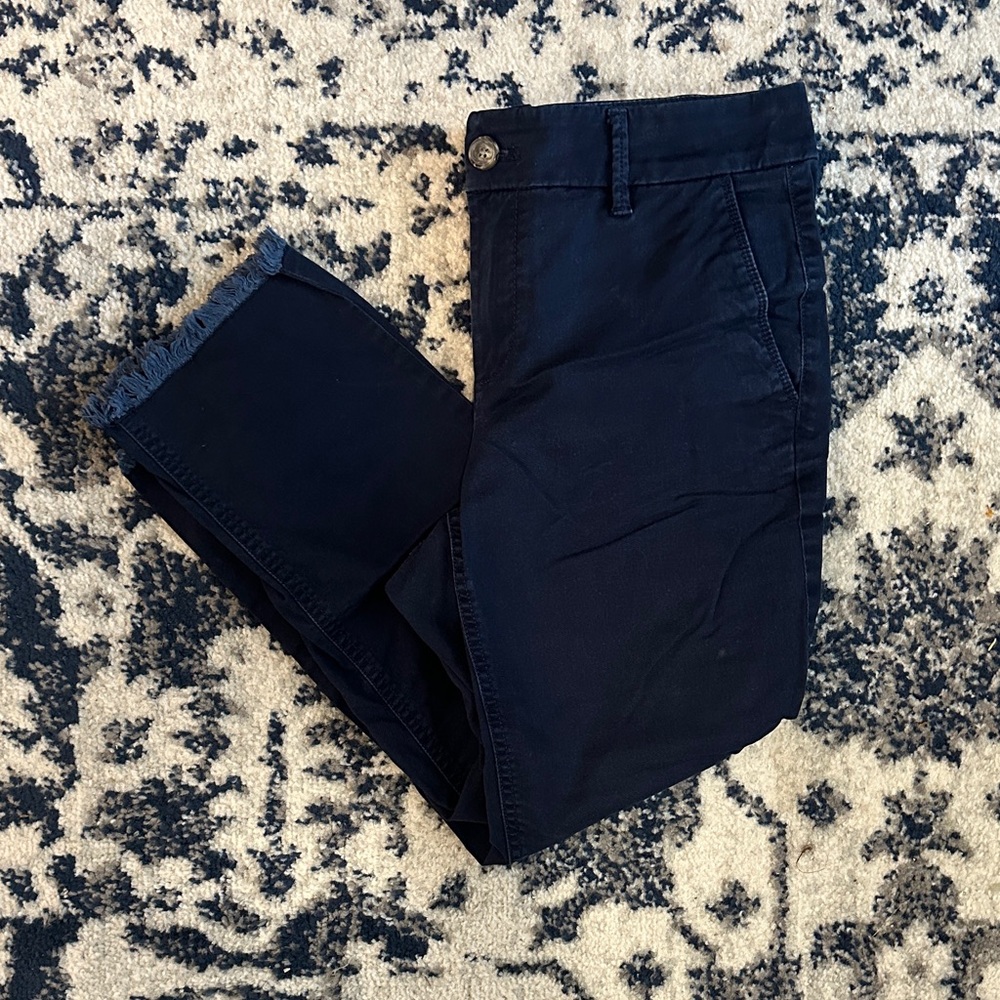 Loft Girlfriend Chino Pants with distressed ankle, 8 Petite. 💙